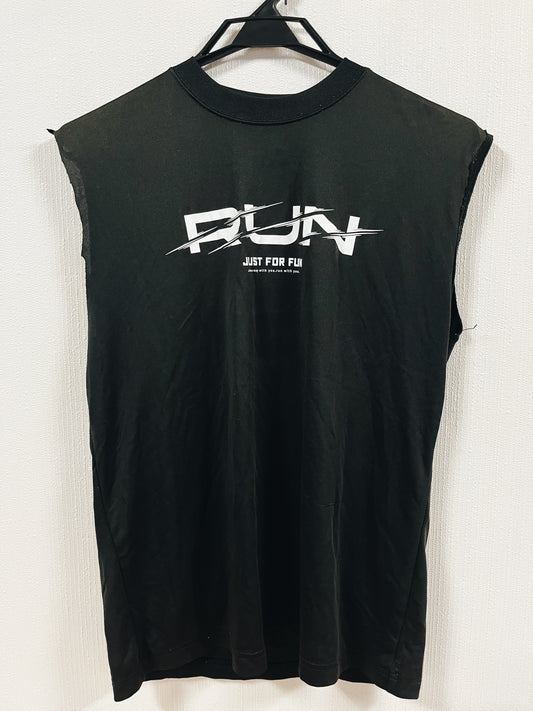 袖がないRUN tee